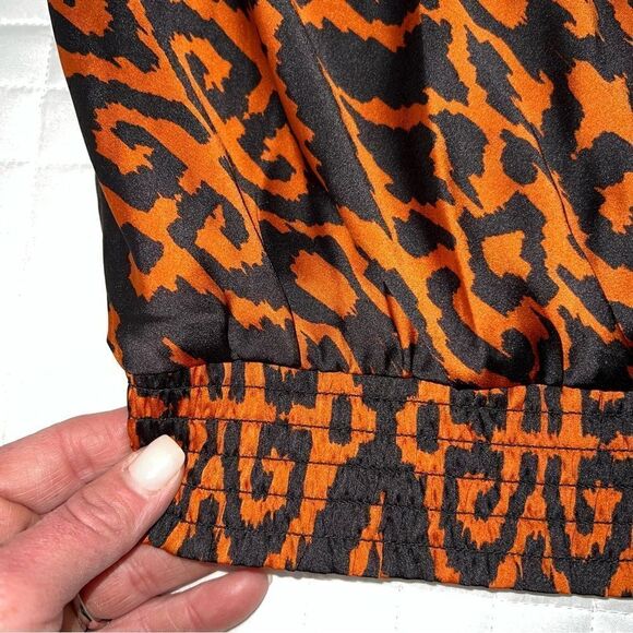 Chicos Satin V Neck Ikat top w Dolman Sleeves, Smocked Waist and flattering cut! - Picture 11 of 16